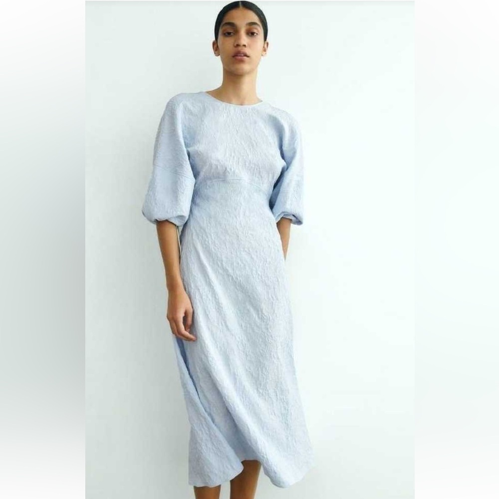 NWT Elegant Light Blue ZARA Midi Dress
SIZE S